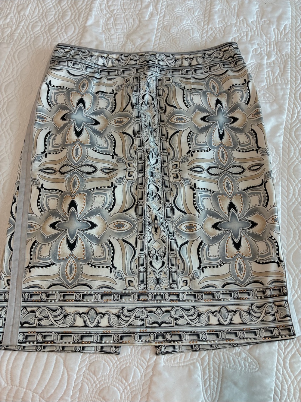 White House Black Market Printed Floral Mosaic Pencil Skirt - Silver/Gray